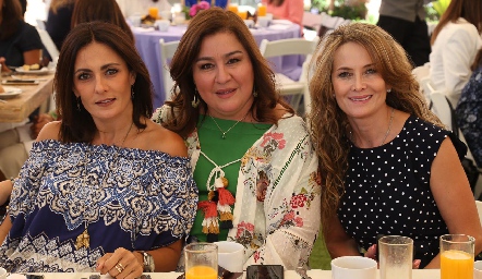  Claudia Artolózaga, Deyanira Cázares y Karina Vita.