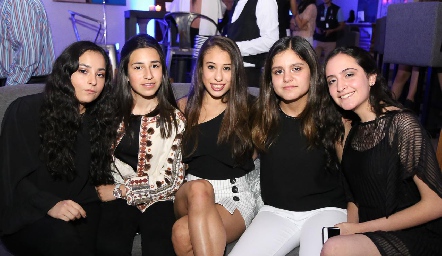  Rebeca Nieto, Sofía Torres, Montserrat de la Vega, Julia Meade y Ana Pau Mata.