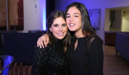  Isa Cofiño y Paulina Duque.