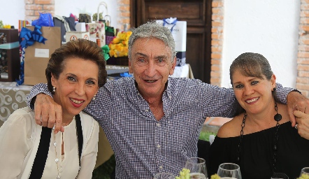 Licha Abella, Miguel Ávila y Delia Villarreal.