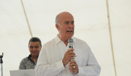  Manuel González.