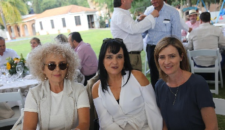  Elizabeth de Chalita, Carmela García y Marisa Valle.