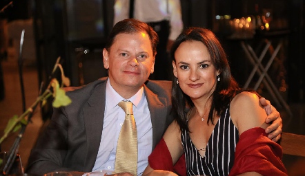  Guillermo Ochoa y Lorena González.