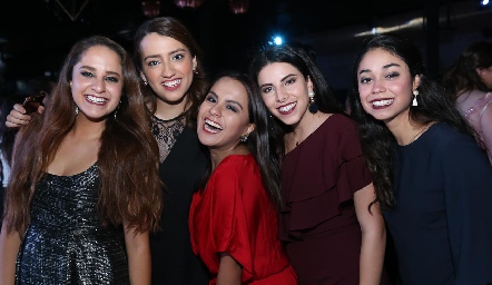  Muy lindas ellas.