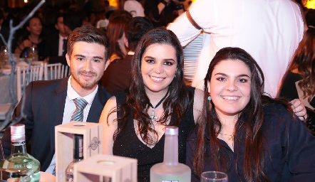  Carlos Santoyo, María y Catalina Esper.