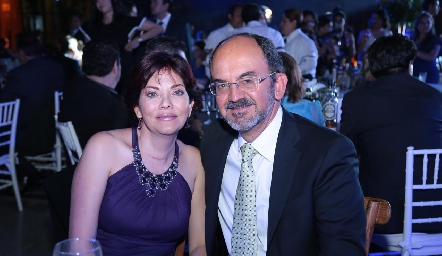  El Director del ITESM Campus SLP con su esposa.