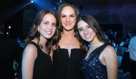  Montse Anaya,  Andrea Recke y Priscila Cerecedo.