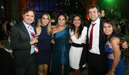  Celebrando.