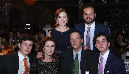  Paulina Martínez, Rodrigo Alcalde, Pedro, Tawi, Pedro y Juan Diego Martínez.