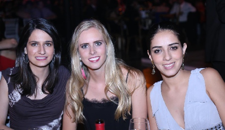  Mónica Medlich, Ingrid Velasco y Mariana Labarthe.