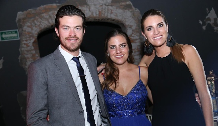  Roberto, Danitza y Paulette Lozano.