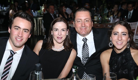  Familia Olvera.