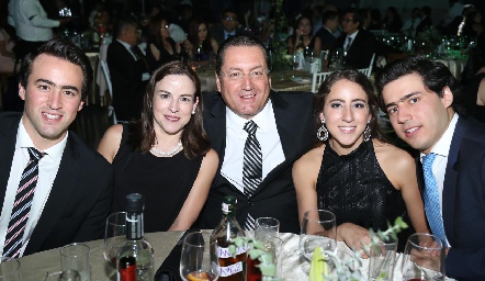  Rafa, Diana, Rafael y Diana Olvera y Gabriel Torres.