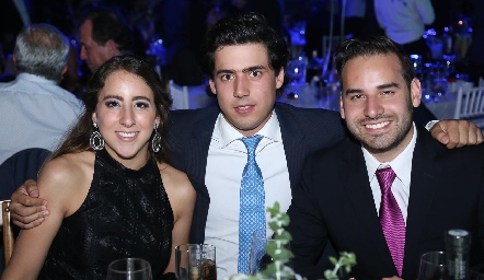  Diana Olvera, Gabriel Torres y Jaime Alvarado.