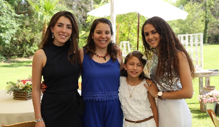  Pamela Herrera, Alejandra Herrera, Marijó Herrera y María Meade Herrera.
