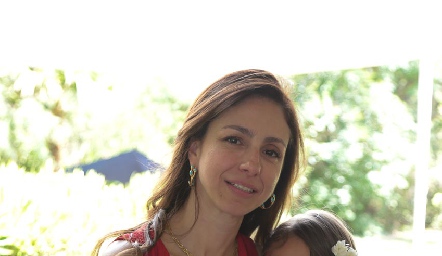  Madre e hija, Mónica Leal y Marijó.