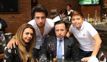  Familia Domínguez .