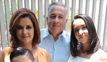  Beatriz Benavente, Carlos Reyes, Ana Betty Reyes y Mauricio Colunga.