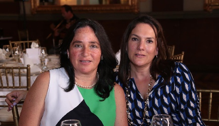  María Maza y Claudia Revuelta de Díaz.