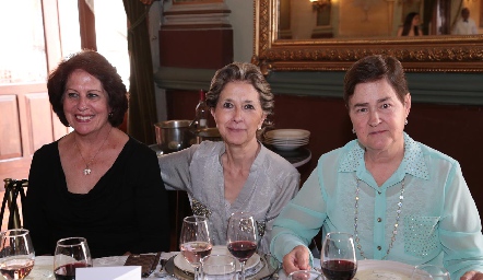  Tatis Montiel, Martha Salgado y Lucía Gómez.