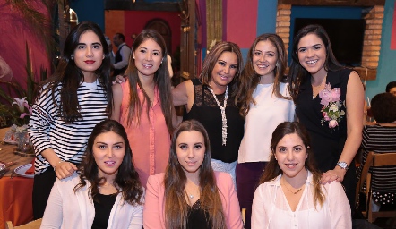  Ale Puente, Mariana Rodríguez, Mónica Lomelín de Suárez, Elizabeth Treviño, July Valle, Lilia Medina, Paty Dantuñano y 
Pau Robles.