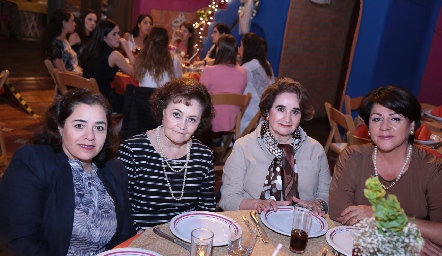 Aranza Rodríguez, Laura Suárez de González, María del Socorro Suárez e Hilda Chávez.