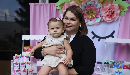  Victoria y su mamá Gorda García.