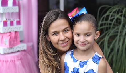  Marcela Torres y Alexia.