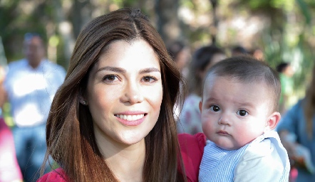  Imelda Martínez y su hijo.