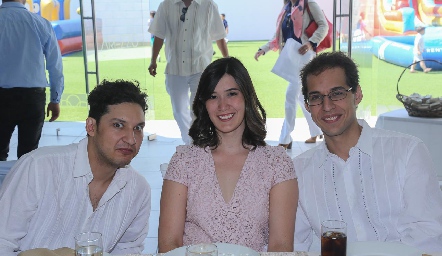  José Torres, Andrea y Juan Torres.