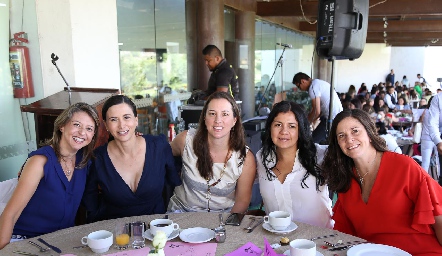 Lucía Castañeda, Alicia Fernández, María Fernanda Guerrero, Midilia Torres y Mary Cruz Guerrero  .