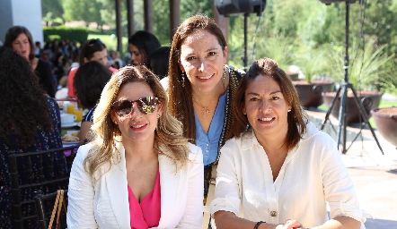  Martha, Daniela y Alejandra .
