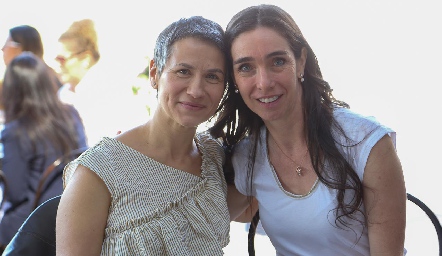  Luciana González y Mary Carmen.