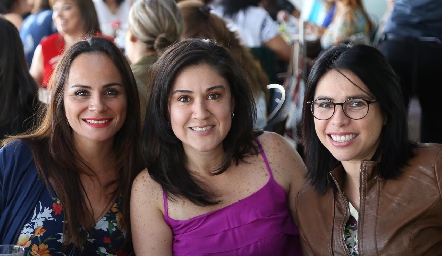  Denisse Velázquez, Claudia Veloz y Ana Herrera  .