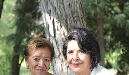  María del Carmen Alonso y Cecilia de González.