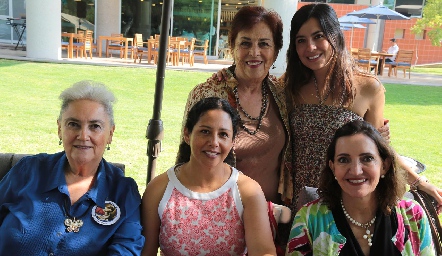 Alicia Hinojosa, Alis Gómez, Lucía Aranda, Jessica Comori y Mónica Alcalde.