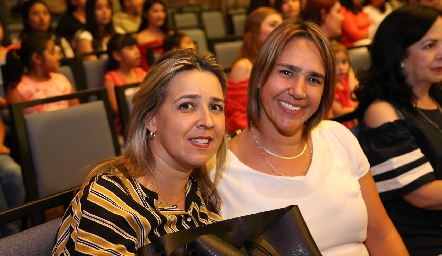  Sandra Valle y Adriana Valle.