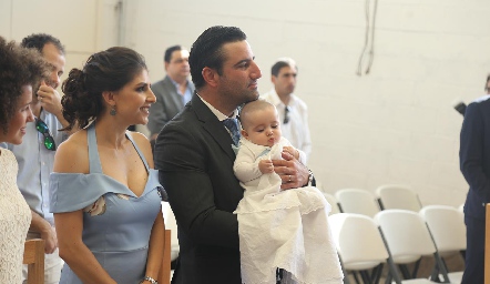  Nuria y Federico con su hijo Santiago.