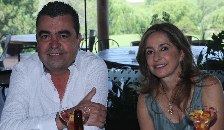  Javier Gómez y Patricia Gaviño.