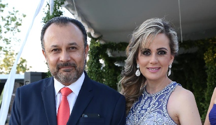  Fernando Díaz de León y Patricia Anette de Díaz de León.