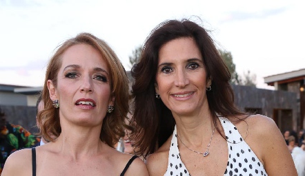  Verónica Dávalos y María Dolores Hernández.