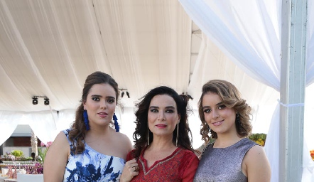  Bárbara Martins con sus hijas Carlota y Bárbara de la Garza.