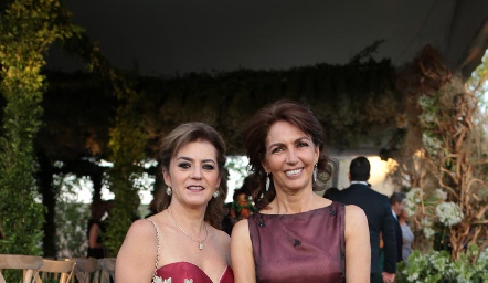  Adriana Carreras y Claudia Canales.