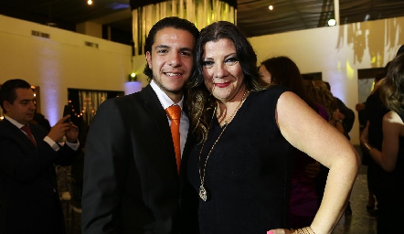 Rossana Barriga con su hijo.