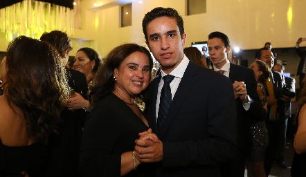  Alicia Madrazo con su hijo Nacho.