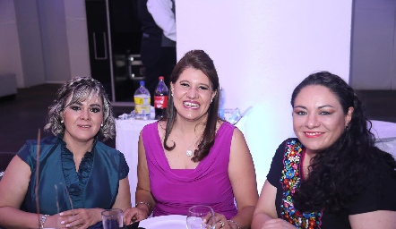  Gisselle Villaseñor, Pilar de Moreno y Madeleine Galván.