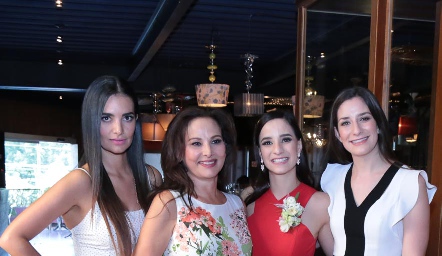  Andrea Campos, Graciela Valdez de Campos, Luli y Mariana Lamas.