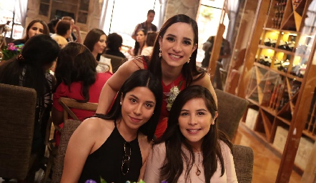 Luli Lamas, Jenifer Galván y Mariana Ledezma.