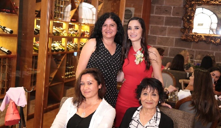  Azucena Valdez, Luli Lamas, Danel y Griselda Valdez.