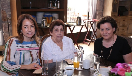 Ana Luisa Acosta de Torres, Ana Luisa Torres Arpi y Martha Torres.